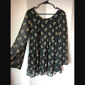 Floral flowy long sleeved - short dress